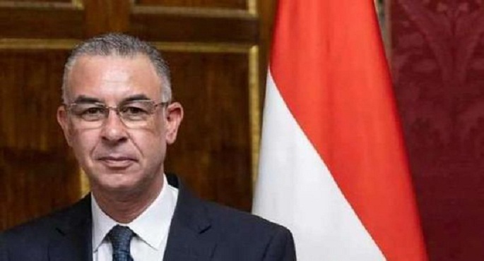وزير الخارجية وقيادات الوزارة يستقبلون جثمان سفير مصر بروما بمطار القاهرة