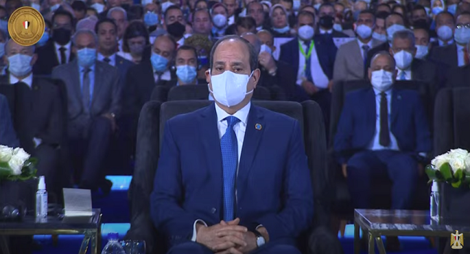 الرئيس السيسي يشهد جلسة “تجارب تنموية في مواجهة الفقر” بمنتدى شباب العالم