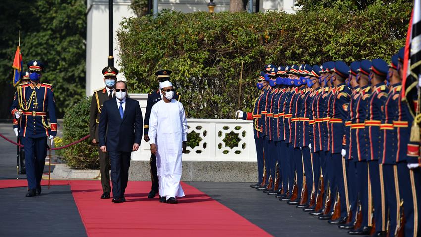 بالفيديو والصور.. الرئيس السيسي يستقبل رئيس المجلس العسكري الانتقالي لجمهورية تشاد بقصر الاتحادية