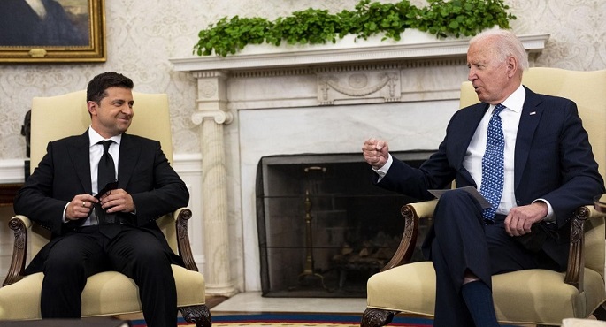 الرئيس الأمريكي يجري مباحثات هاتفية الأحد مع نظيره الأوكراني