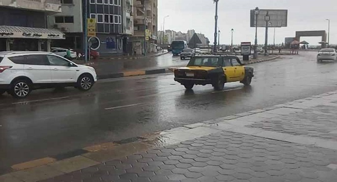 هطول أمطار غزيرة مصحوبة بموجة من البرق والرعد علي الإسكندرية