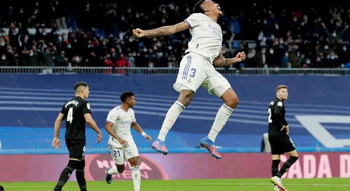 ريال مدريد ينجو من الهزيمة بتعادل قاتل أمام إلتشي بالدوري الإسباني