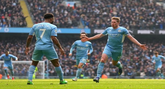 مانشستر سيتي يتجاوز تشيلسي ويقترب خطوة من الاحتفاظ بلقب الدوري الإنجليزي