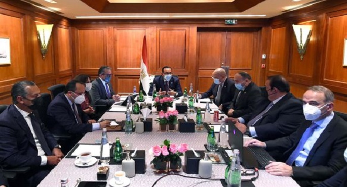 بالصور.. مدبولي يعقد اجتماعا مع المستثمرين السياحيين لاستعراض المشروعات بمدينة العلمين الجديدة