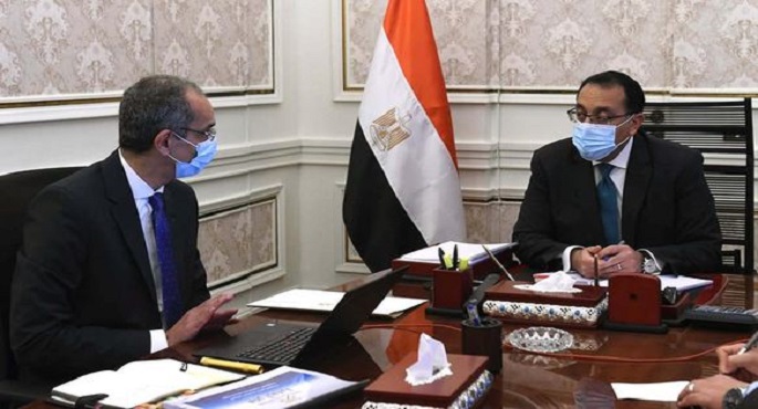 بالصور..رئيس الوزراء يتابع مع وزير الاتصالات الموقف التنفيذي لمشروعات الوزارة