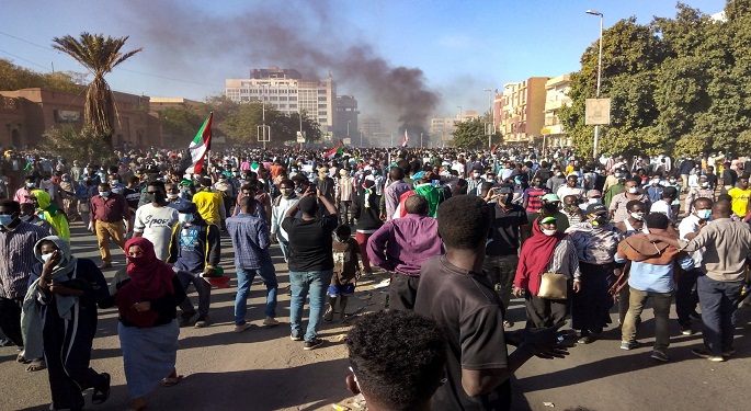 السودان.. قوات الأمن تفرق محتجين قرب القصر الرئاسي بالخرطوم