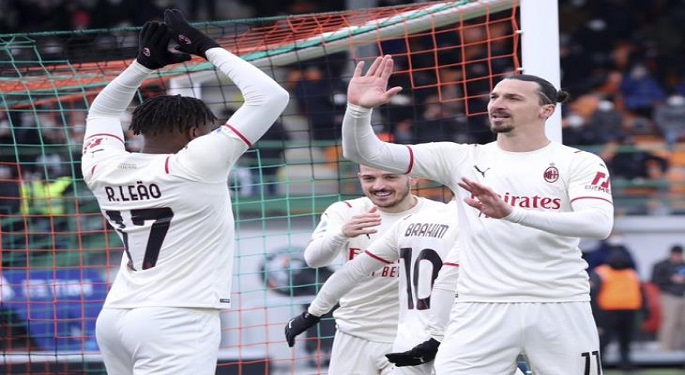 ميلان يتخطى فينيزيا بثلاثية ويتصدر الدوري الإيطالي مؤقتا