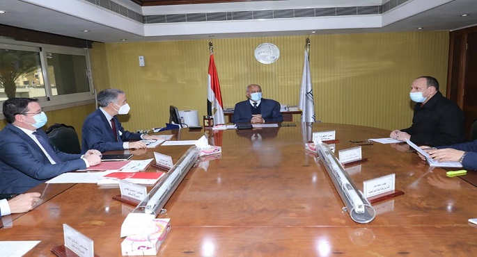 بالصور.. وزير النقل يبحث مع “تالجو الأسبانيه”مخطط توريد 7 قطارات فاخرة لهيئة السكك الحديدية المصرية