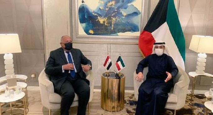 وزير الخارجية يلتقي نظيره الكويتي لبحث العلاقات الأخوية بين البلدين