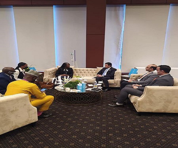 بالصور .. أشرف صبحي يلتقي مبعوث الاتحاد الافريقي للشباب خلال مشاركتها بمنتدى شباب العالم