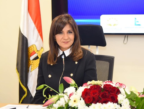 وزيرة الهجرة تتلقى تقريرًا بشأن أول تأمين على المصريين بالخارج خلال أول أربعة أيام من تطبيقه