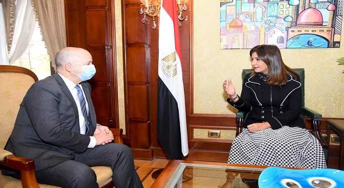 بالصور.. وزيرة الهجرة تبحث مع السفير الكندي تعزيز التعاون المشترك