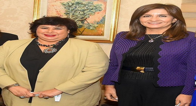 وزيرتا الهجرة والثقافة تتفقان على إمداد مدرسة “نجيب محفوظ” المصرية بإيطاليا بإصدارات عن الأديب العالمي