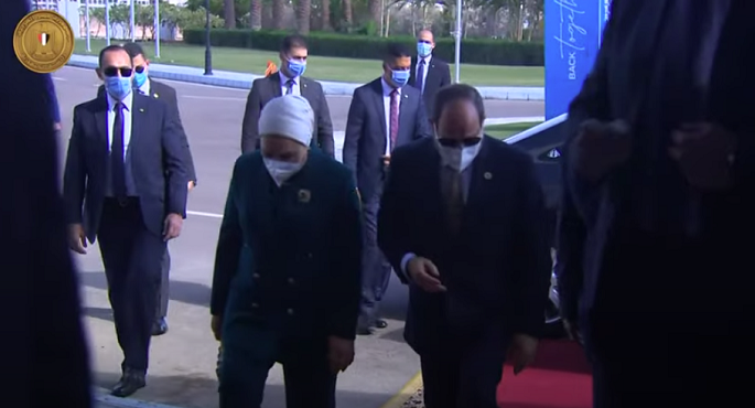 الرئيس السيسي والسيدة قرينته يصلان مقر انعقاد منتدي شباب العالم بشرم الشيخ