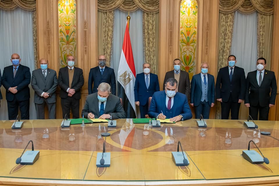 بالصور..وزيرا الإنتاج الحربى و الإسكان يشهدان توقيع بروتوكول تعاون فى مجالات معالجة وتحلية المياه