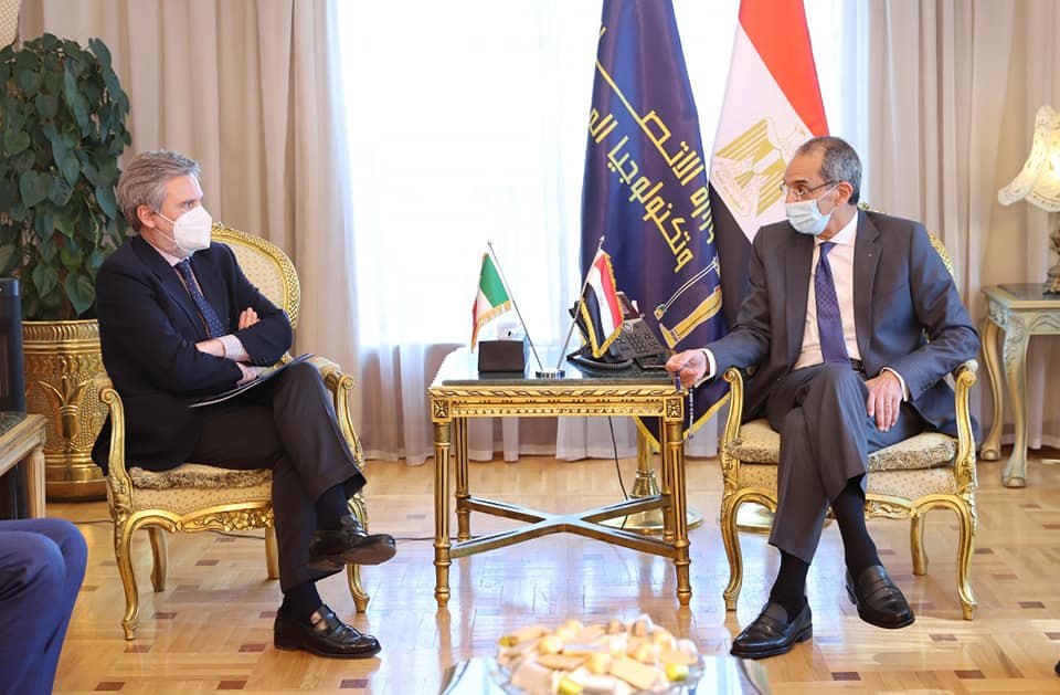 بالصور..وزير الاتصالات يبحث مع السفير الإيطالي التعاون المشترك فى مجال الاتصالات وتكنولوجيا المعلومات