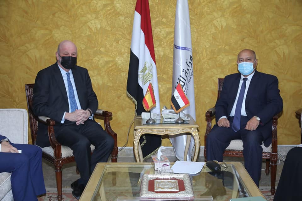 بالصور.. وزير النقل يبحث مع السفير الأسباني موقف المشروعات المشتركة الجاري تنفيذها في مجالي السكك الحديدية والمترو