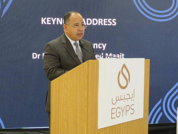 معيط: تخصيص 7.1 مليار جنيه لمبادرة إحلال المركبات المتقادمة بأخرى جديدة تعمل بالغاز الطبيعى”