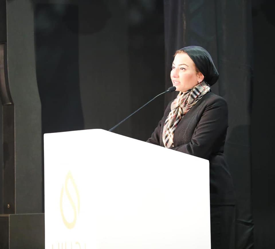بالصور..وزيرة البيئة تشارك فى حفل توزيع الجوائز  بمؤتمر ومعرض مصر الدولى للطاقة