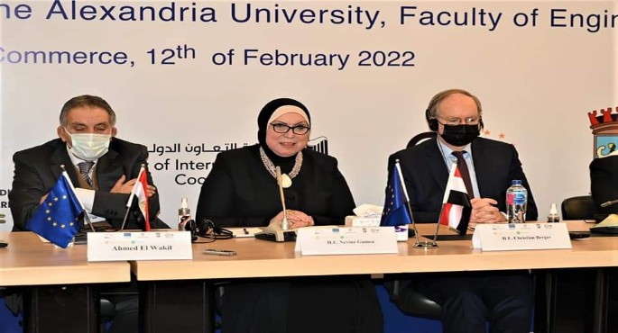 بالصور.. وزيرة الصناعة تفتتح مؤتمر إطلاق تشغيل وحدة خلايا الطاقة الشمسية الكهروضوئية بسوق الجملة للخضر والفاكهة بالإسكندرية