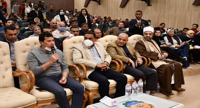 بالصور.. وزير الشباب ومحافظا أسوان ومطروح يشهدون مؤتمر تحصين الشباب ضد حروب الجيل الرابع ضمن أولمبياد المحافظات الحدودية بجامعة أسوان