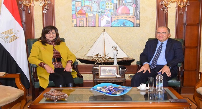 بالصور.. وزيرة الهجرة تبحث الاستعدادات الجارية لـ “مؤتمر مصر تستطيع بالصناعة”