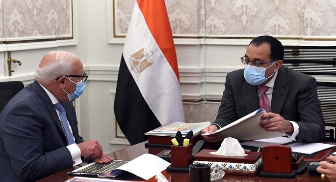 بالصور.. رئيس الوزراء يتابع مع محافظ بورسعيد موقف مشروعات المحافظة