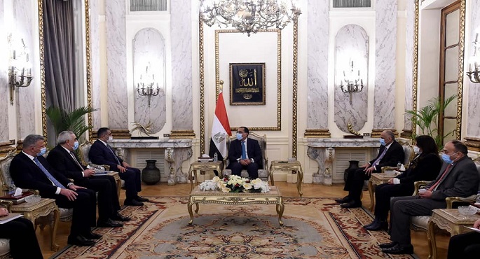 بالصور.. رئيس الوزراء يبحث مع محافظ البنك المركزي العراقي تعزيز التعاون بين البلدين