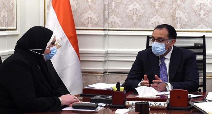 بالصور.. رئيس الوزراء يتابع مع وزيرة الصناعة عددا من ملفات العمل