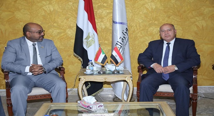 بالصور.. وزير النقل يستقبل وزير النقل السوداني المكلف لبحث التعاون المشترك