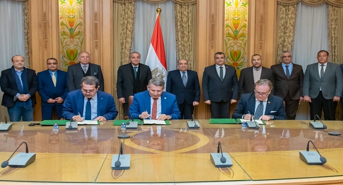 بالصور..وزيرا الإنتاج الحربي والتموين يشهدان توقيع بروتوكول تعاون مع شركة مالمكس الإيطالية
