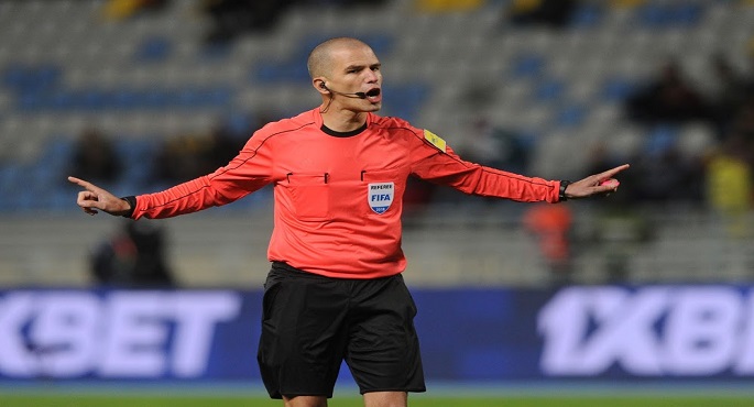 الجنوب أفريقي فيكتور جوميز حكمًا لنهائي كأس الأمم الأفريقية بين مصر والسنغال
