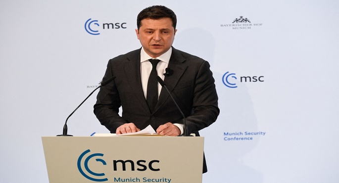 الرئيس الأوكراني ينفي مزاعم عبور قذائف بلاده للحدود