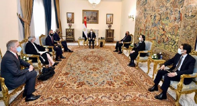 بالصور .. الرئيس السيسي يعرب عن تطلعه لاستمرار التشاور مع الولايات المتحدة حول قضايا تغير المناخ