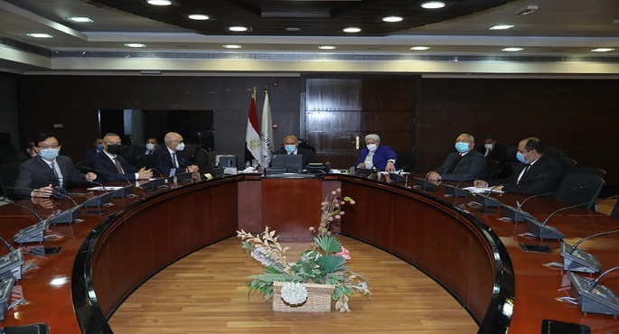 بالصور .. الوزير يبحث مع رئيس “هاتشيسون” الصينية تفعيل مذكرة تشغيل محطتي الحاويات بمينائي  الدخيلة والسخنة