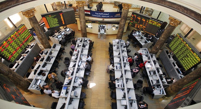 البورصة المصرية تتراجع 3.3% خلال الدقائق الأولى من بدء التداول