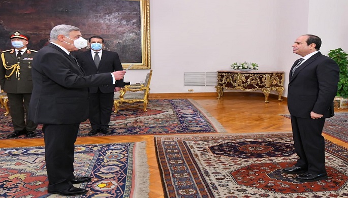 بالصور .. رئيس المحكمة الدستورية العليا الجديد يؤدى اليمين أمام الرئيس السيسي