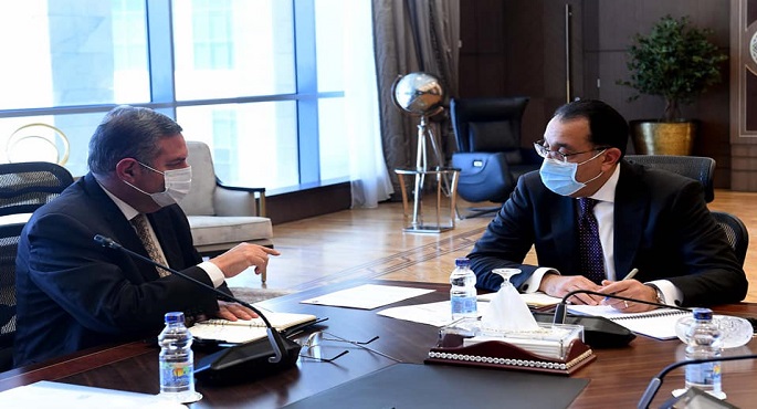 بالصور.. رئيس الوزراء يتابع الموقف التنفيذي لخطط توطين صناعة السيارات الكهربائية في مصر