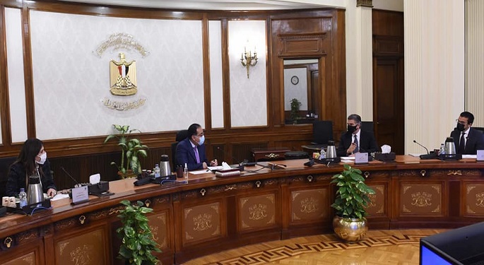 رئيس الوزراء يستعرض مقترحات مشروعات الهيدروجين الأخضر وتحلية المياه ومعالجة الصرف