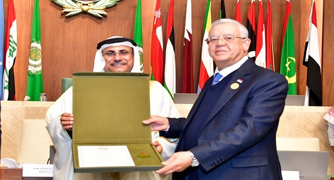بالصور.. رئيس النواب يتسلم جائزة البرلمان العربي للعاصمة الإدارية كأفضل مشروع عربي