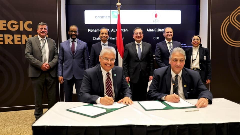 بالصور .. مصر توقع اتفاقيات مشتركة مع مجموعة أرامكو السعودية