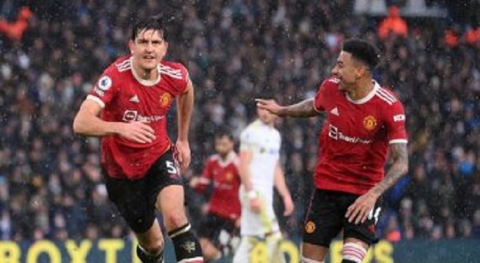 مانشستر يونايتد يحبط عودة ليدز ويفوز برباعية في الدوري الإنجليزي