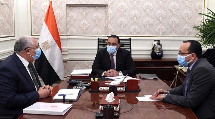 بالصور .. رئيس الوزراء يستعرض مع وزير الزراعة ملفات عمل الوزارة