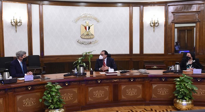 رئيس الوزراء يبحث مع جون كيري التعاون المشترك وتحضيرات مؤتمر المناخ