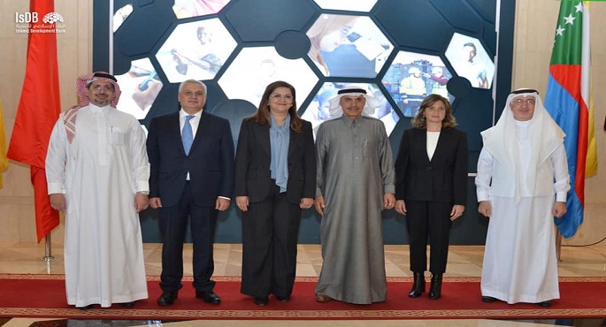 بالصور.. السعيد تلتقي رئيس مجموعة البنك الاسلامي للتنمية لبحث سبل تعزيز التعاون في مجالات الاقتصاد الاخضر