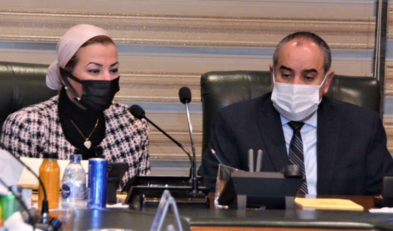 بالصور .. وزيرا الطيران والبيئة يبحثان الاستعدادات لاستضافة مصر قمة المناخ ( COP27 )