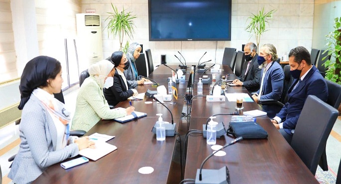 بالصور.. وزيرة البيئة تبحث مع الممثل المقيم لبرنامج اليونيسف التعاون الثنائي في ملف التغيرات المناخية