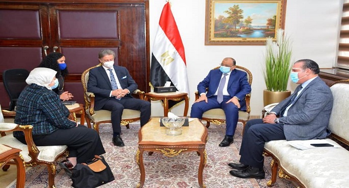 بالصور.. وزير التنمية المحلية يبحث الممثل المقيم لبرنامج الأمم المتحدة الإنمائي في مصر التعاون الثنائي خاصة مبادرة “حياة كريمة”