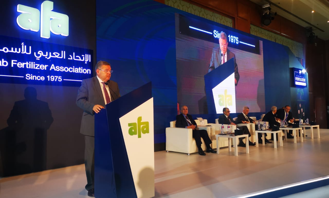 وزير قطاع الأعمال العام يفتتح الملتقى الدولي الـ28 للأسمدة والمعرض المصاحب
