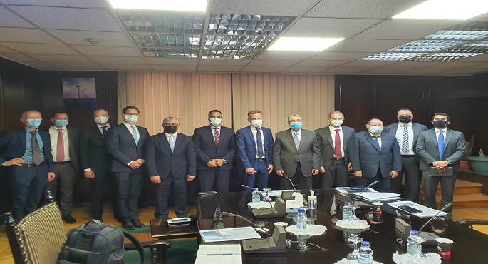 وزير الكهرباء يبحث مع نائب رئيس شركة”A.P.Moller-Maersk” العالمية سبل تنفيذ مشروعات إنتاج الميثانول الأخضر والأمونيا الخضراء